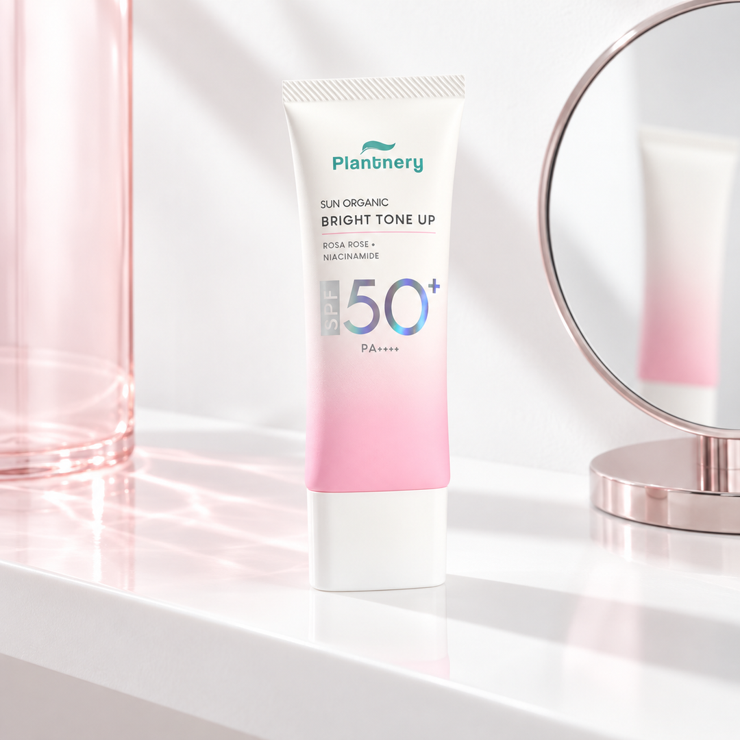 Plantnery Sun Organic Bright Tone Up Sunscreen SPF50+ PA++++ 40 ml - lifestyle image