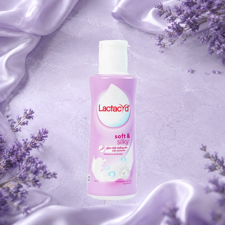 Lactacyd Soft & Silky Daily Feminine Wash 150 ml product view