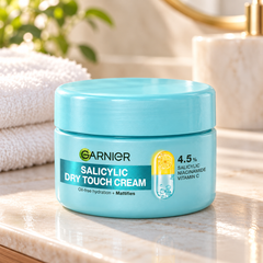 Garnier Salicylic Dry Touch Cream 50 ml — lifestyle view