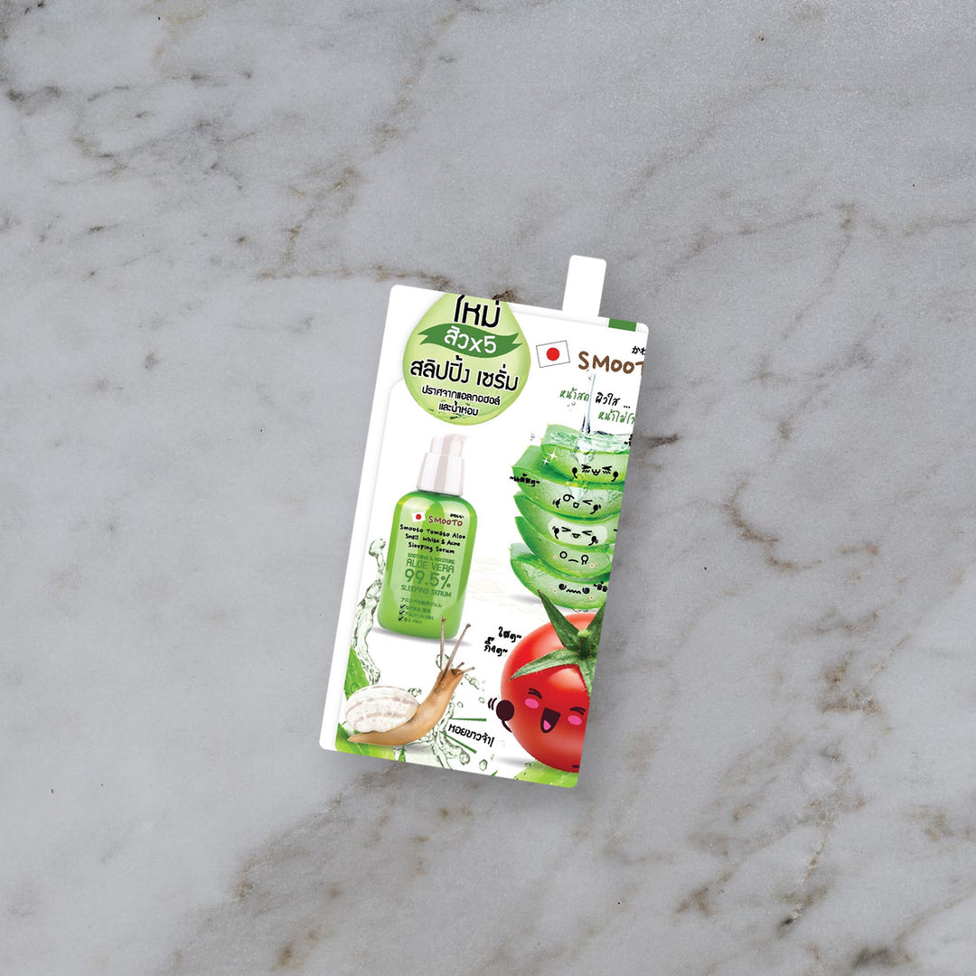 Smooto Smooto Tomato Aloe Snail White & Acne Sleeping Serum 10 g, vue sur marbre