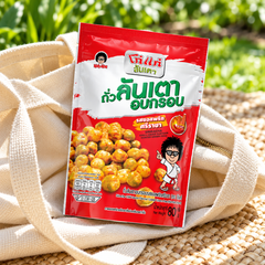 Koh-Kae Sriracha Flavour Crispy Green Peas lifestyle illustration, individual 80 g pouch